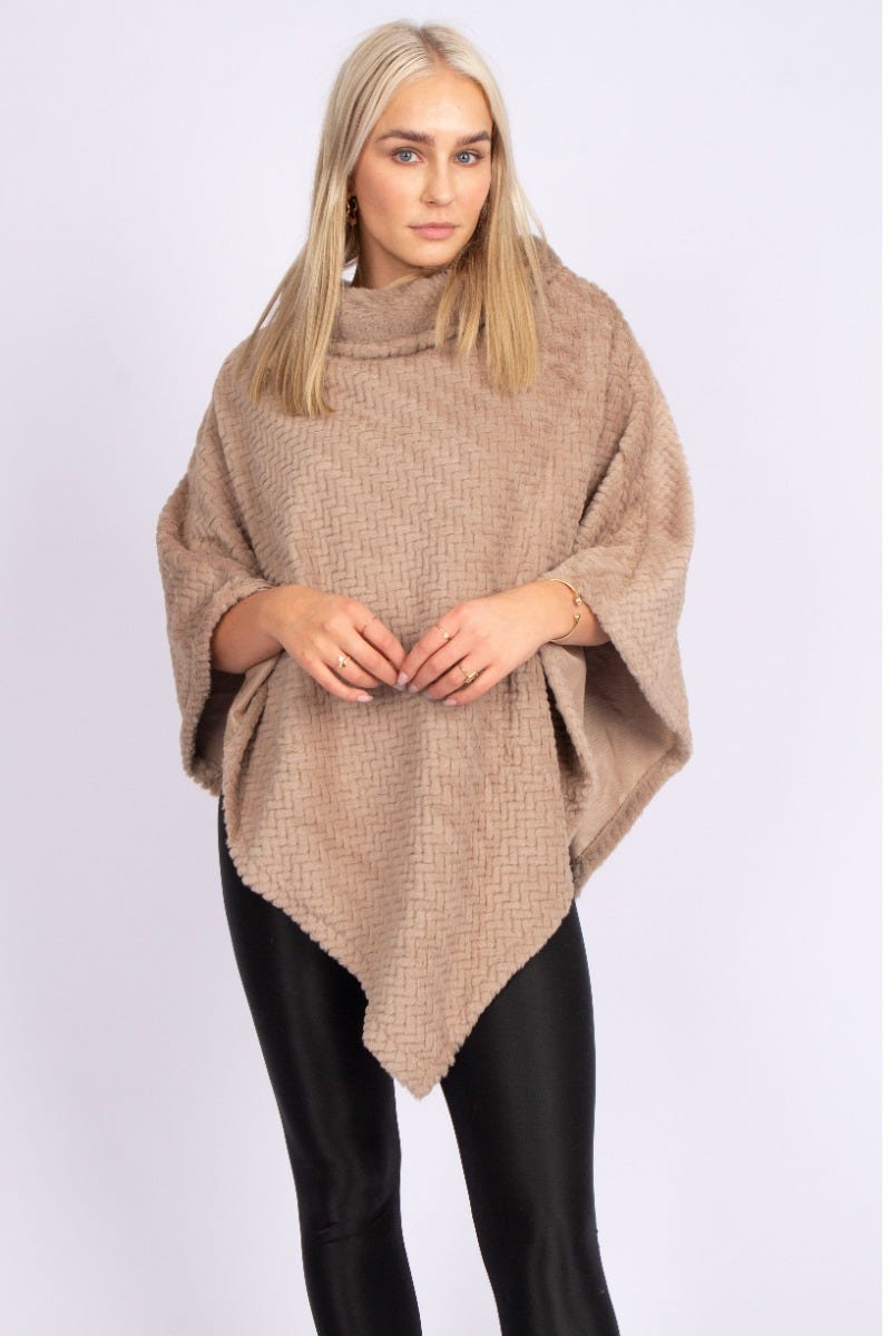 Faux fur poncho med krave taupe