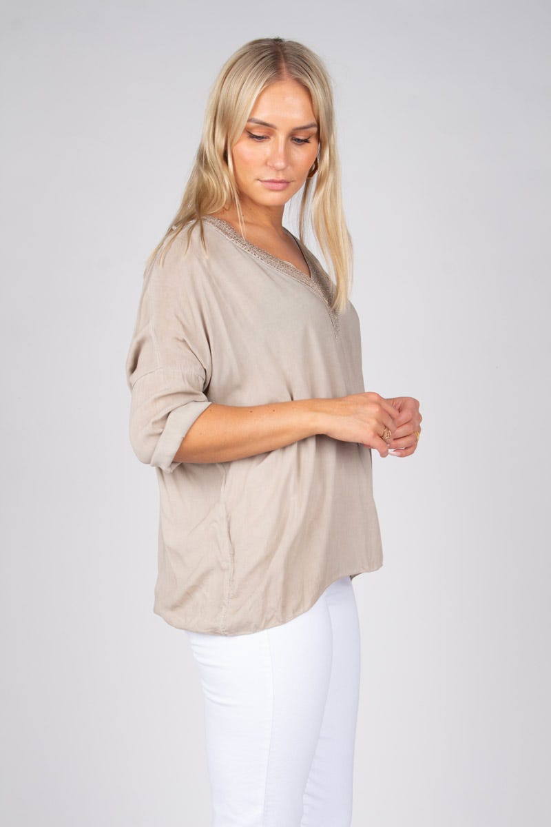 Bluse m. paillet detalje Beige