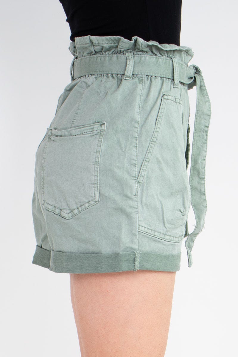 Hochtaillierte Shorts mit Bindeband Khaki