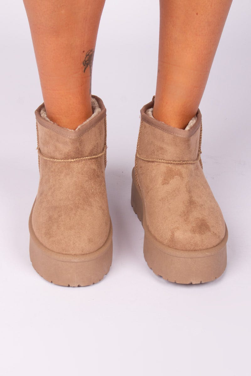 Warme Stiefel mit Absatz Taupe