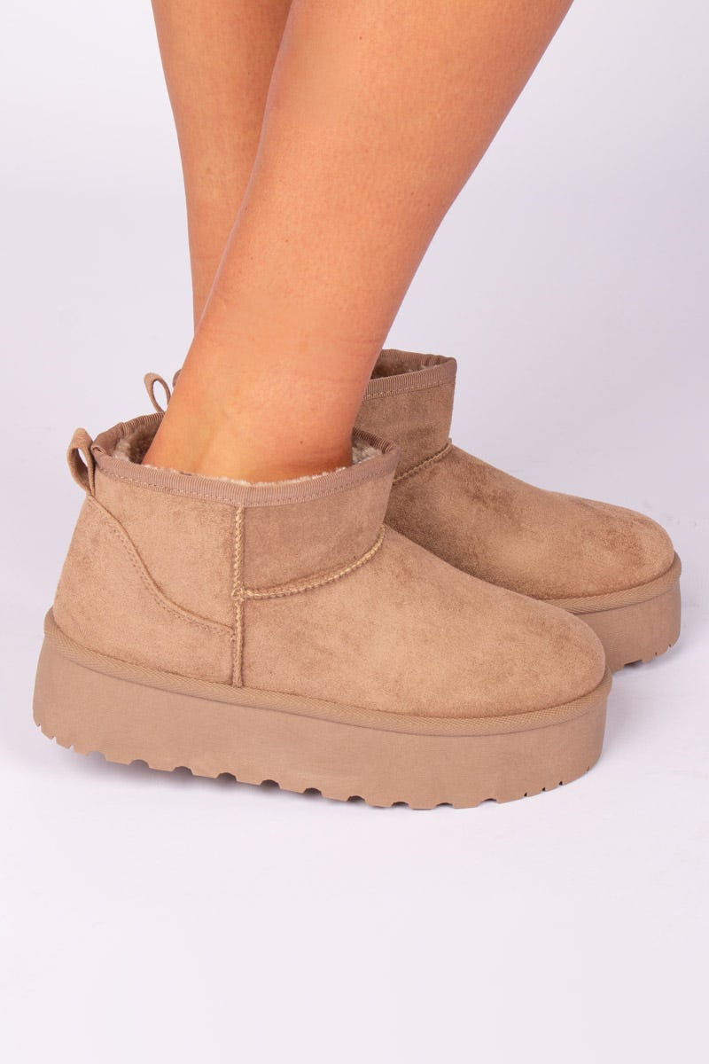 Warme Stiefel mit Absatz Taupe