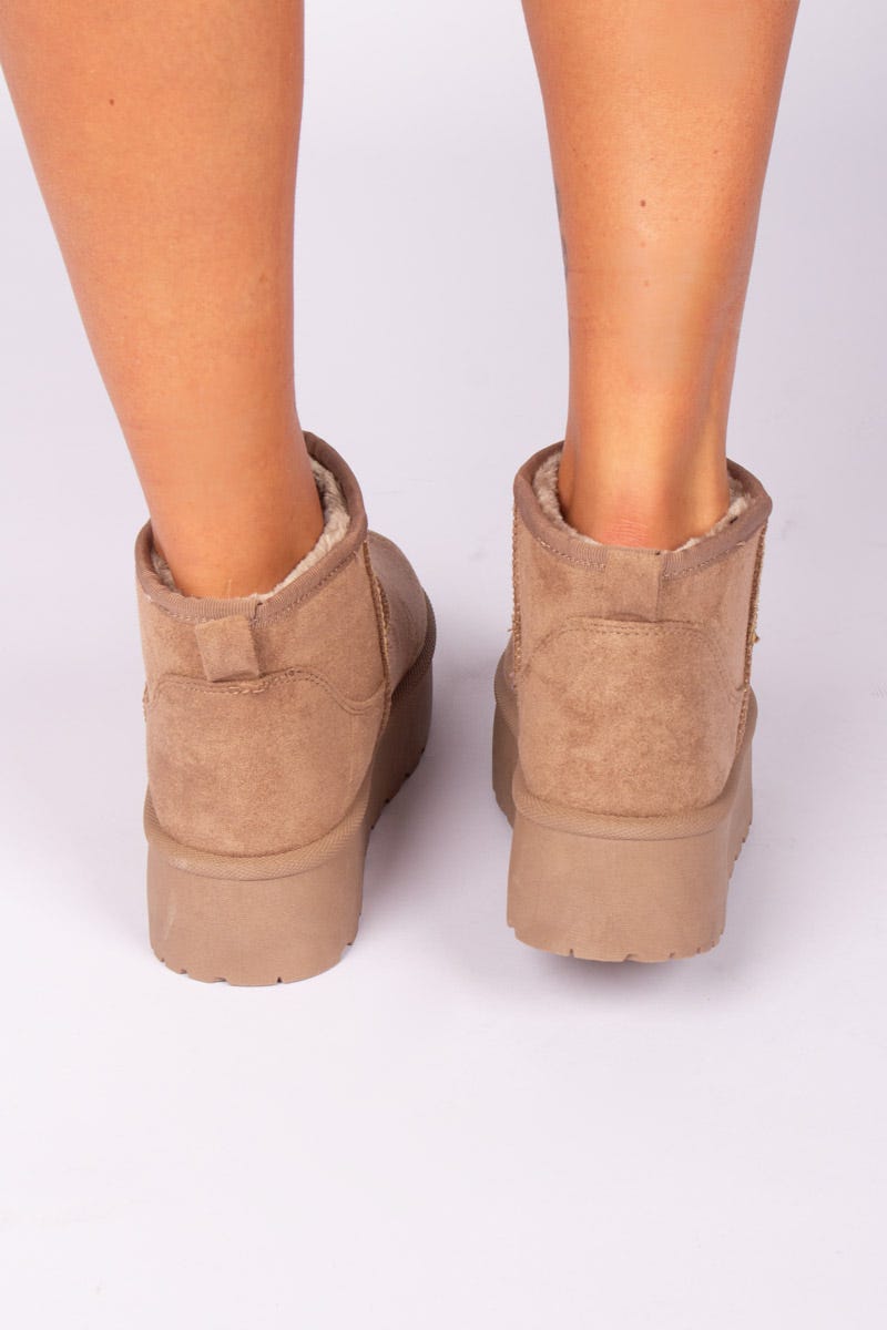 Warme Stiefel mit Absatz Taupe