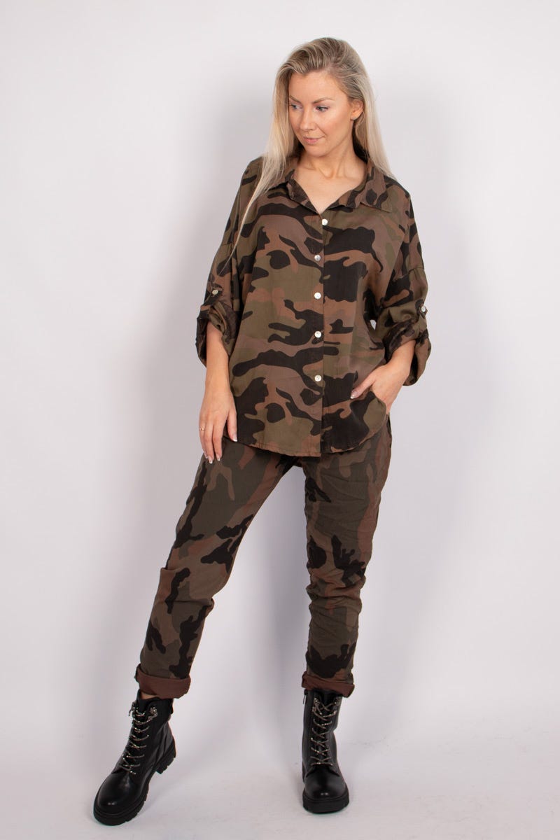 Skjorte m. camouflage print Brun