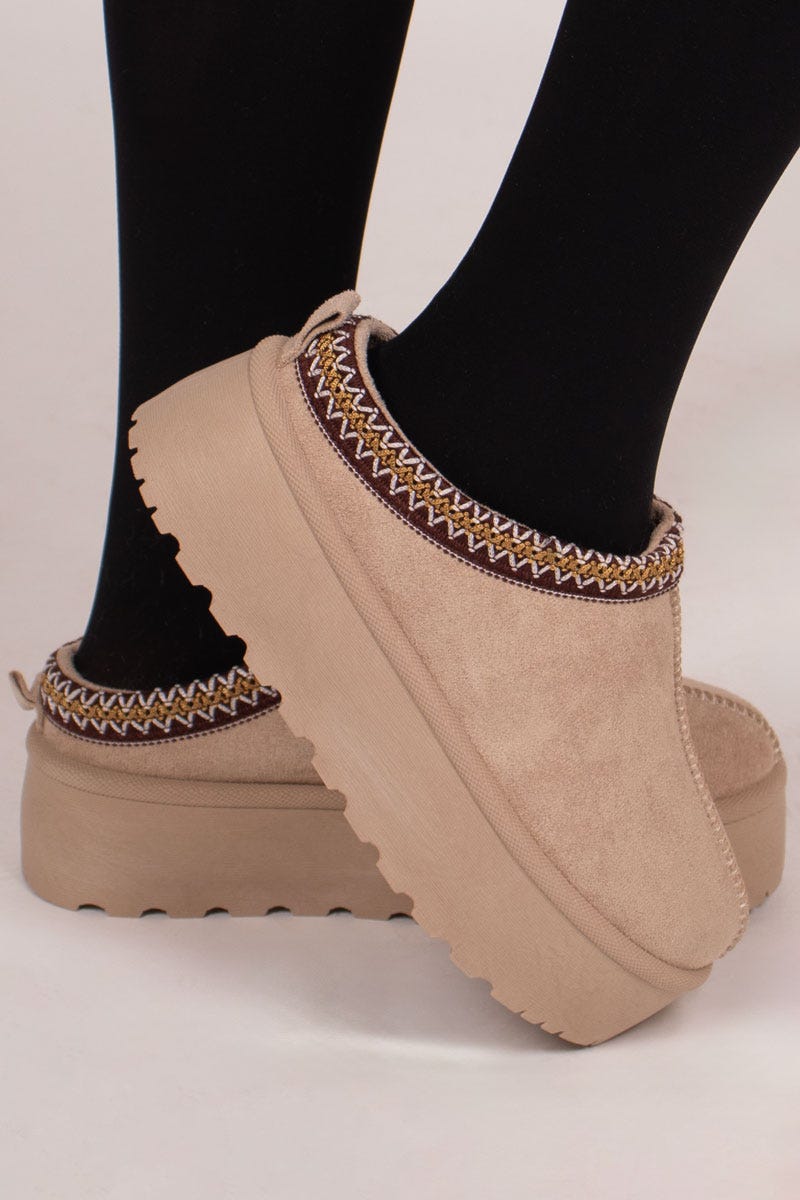 Warme Schuhe mit Stickerei Beige