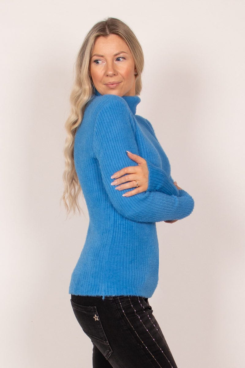 Flauschiger Strickpullover m. Rollkragen Blau