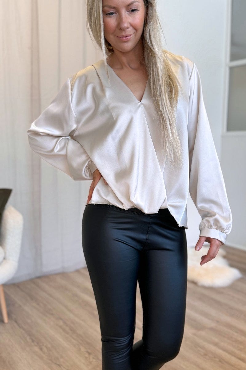 Satinbluse mit überkreuztem Ausschnitt Beige