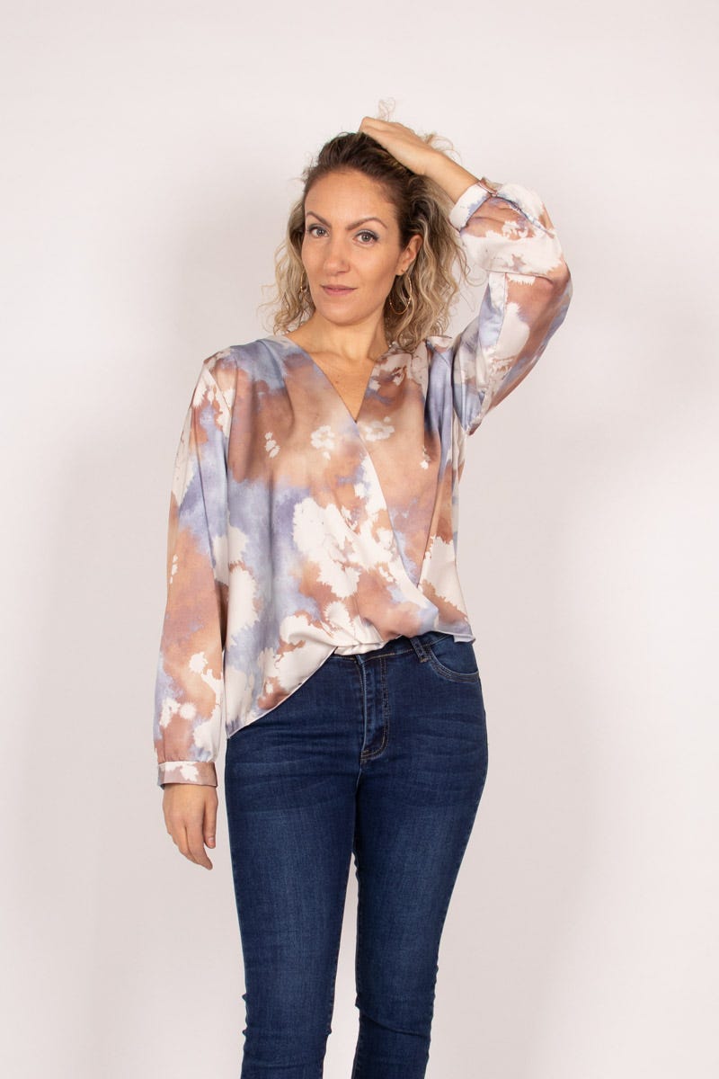 Bluse mit überkreuztem Ausschnitt mit Batikmuster Beige