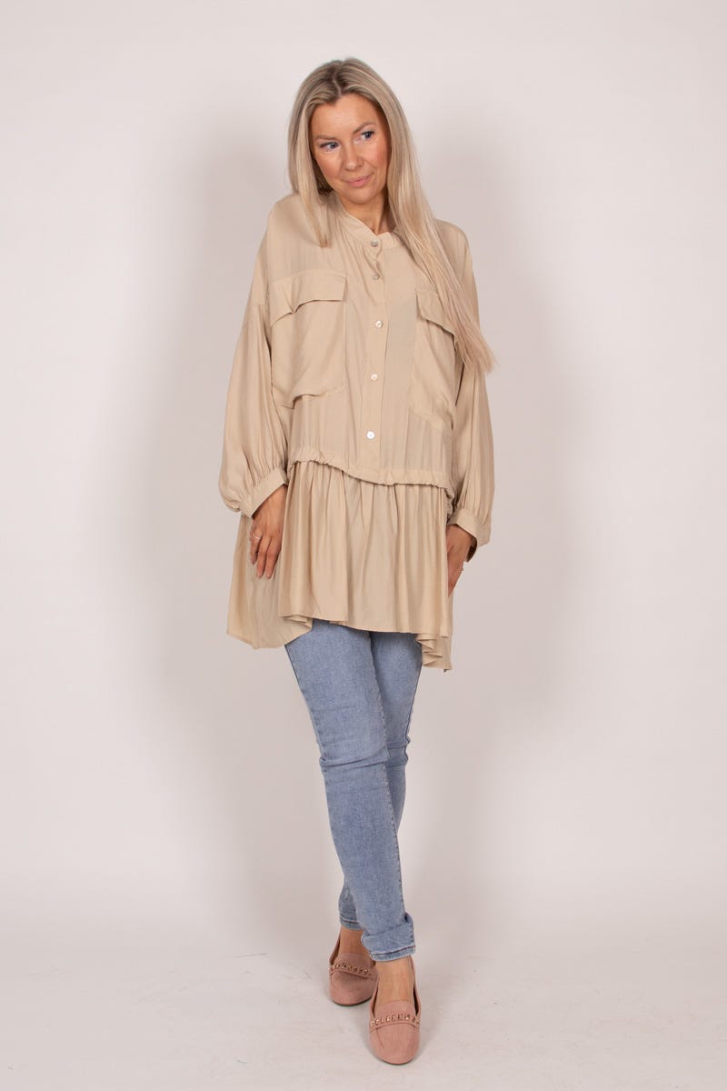 Hemd mit justierbarer Taille Beige