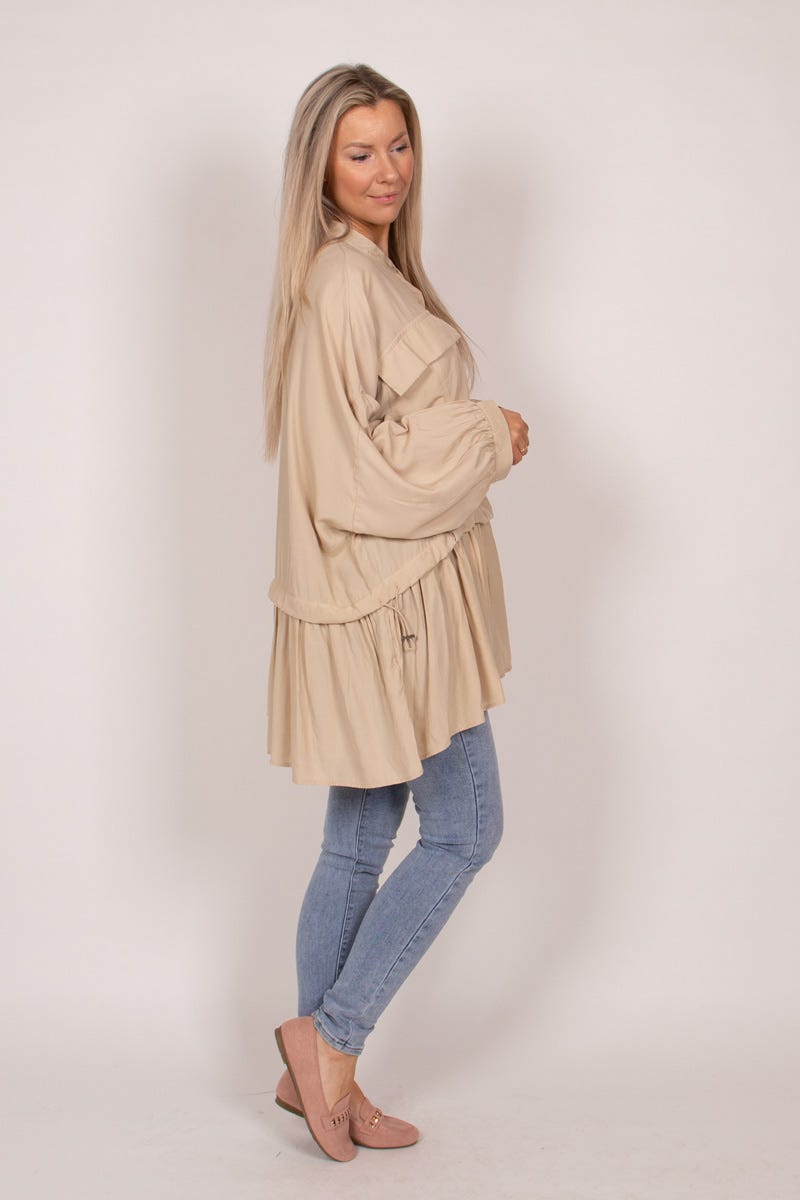 Hemd mit justierbarer Taille Beige