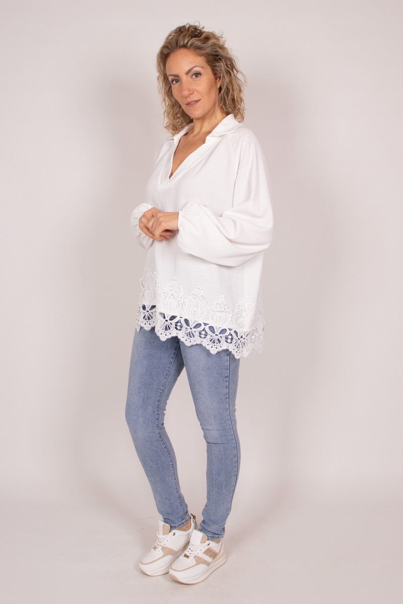 Bluse mit Stickereien Weiß