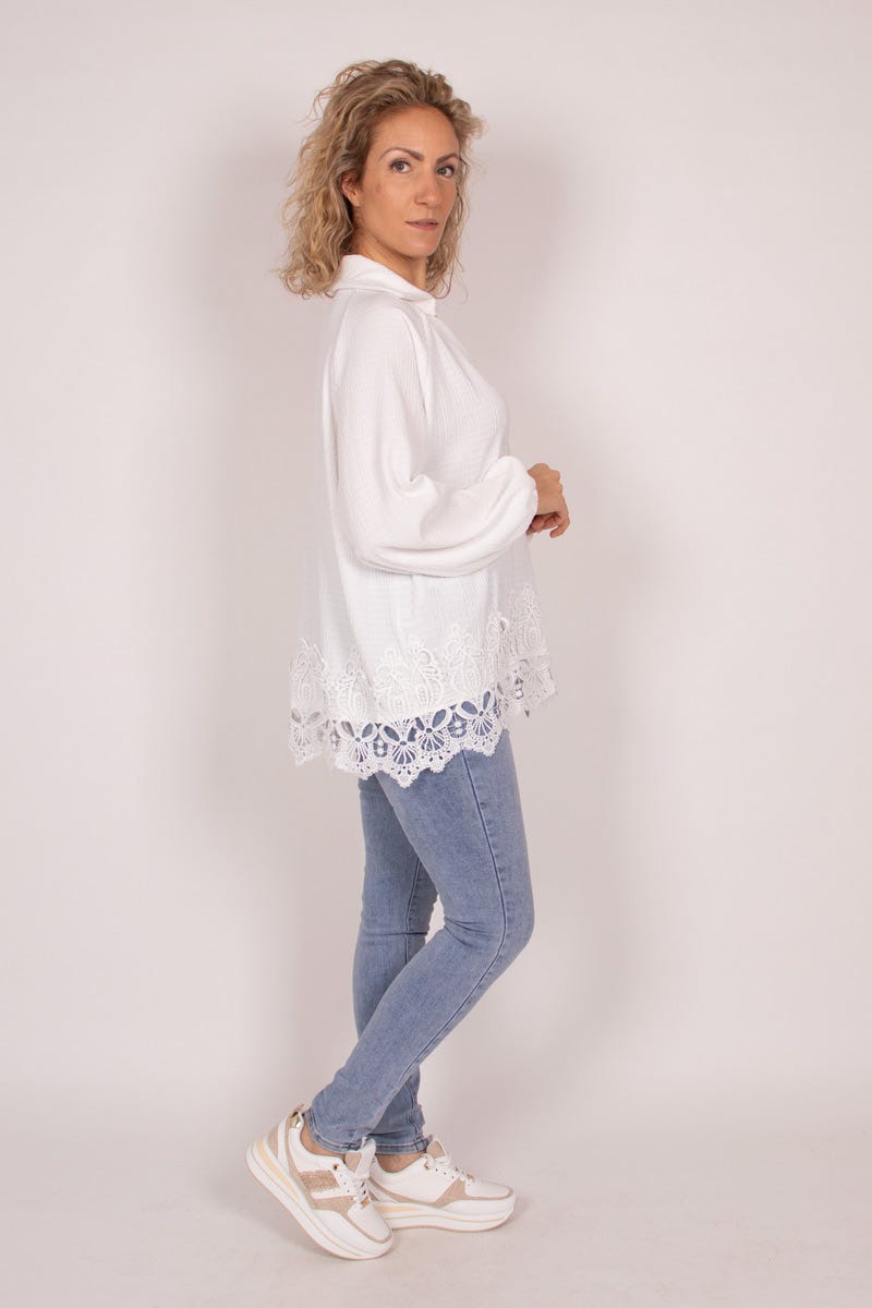 Bluse mit Stickereien Weiß