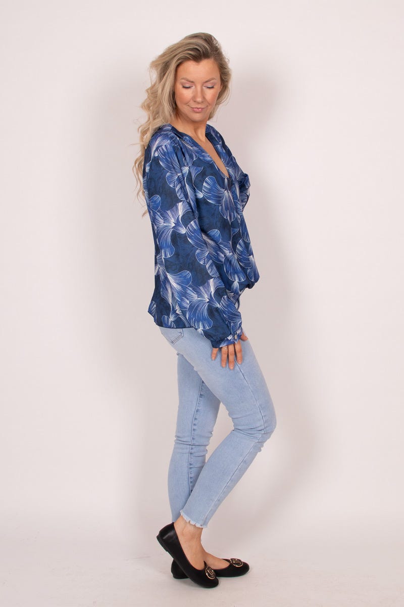 Bluse im Blumenmuster mit Falten Blau