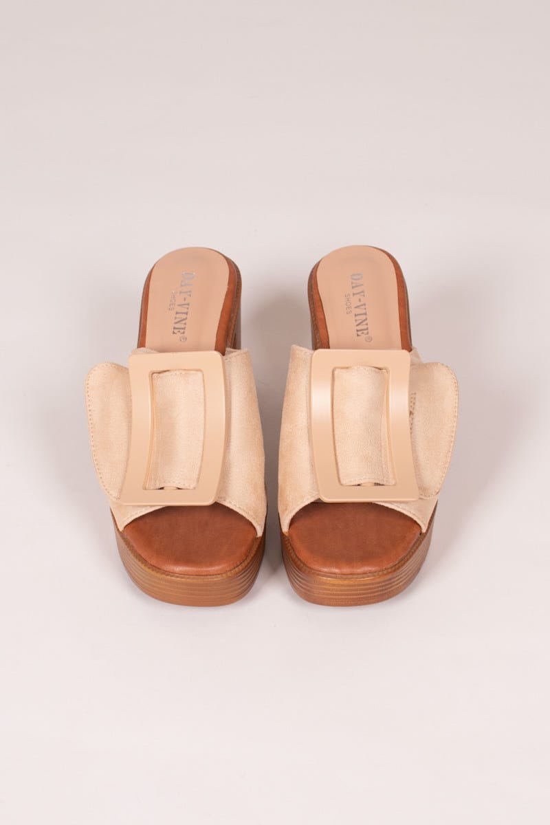 Sandalen mit Keilabsatz Beige