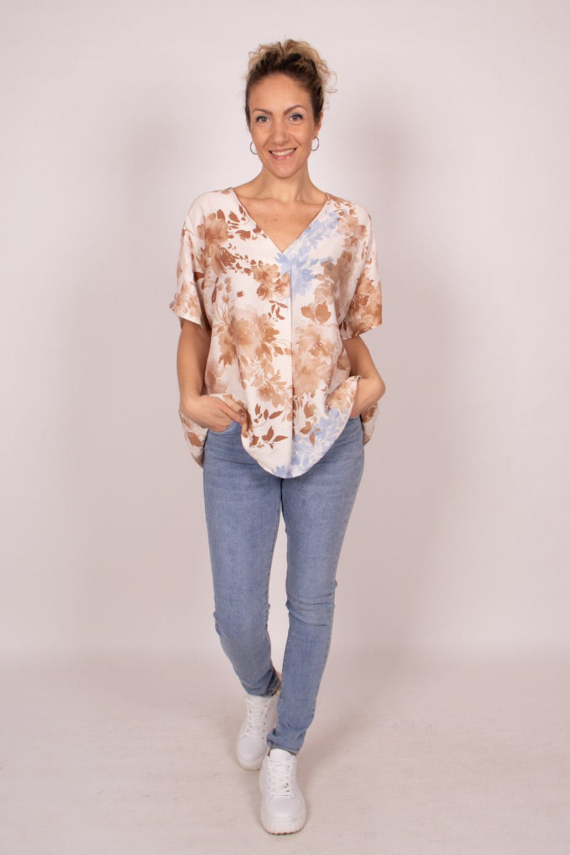 Blumige Bluse mit V-Ausschnitt Beige