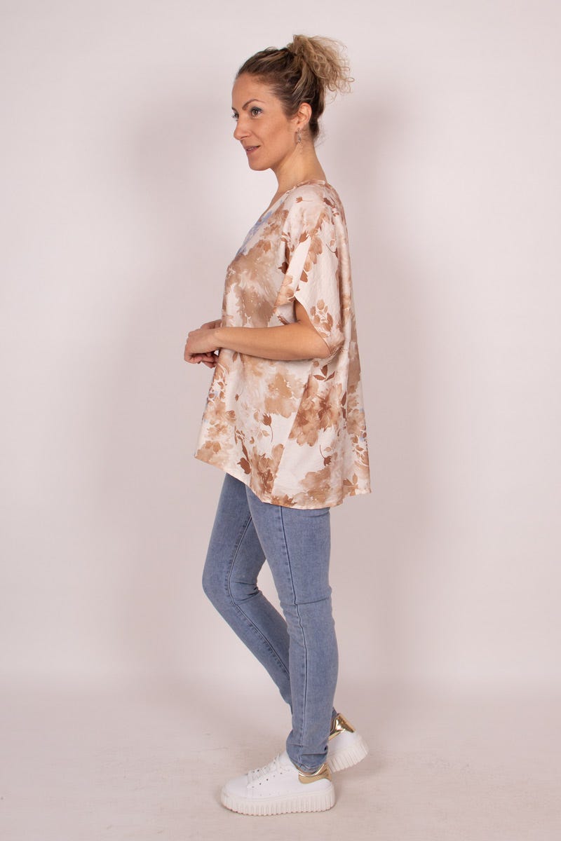 Bluse m. v-hals og blomster Beige