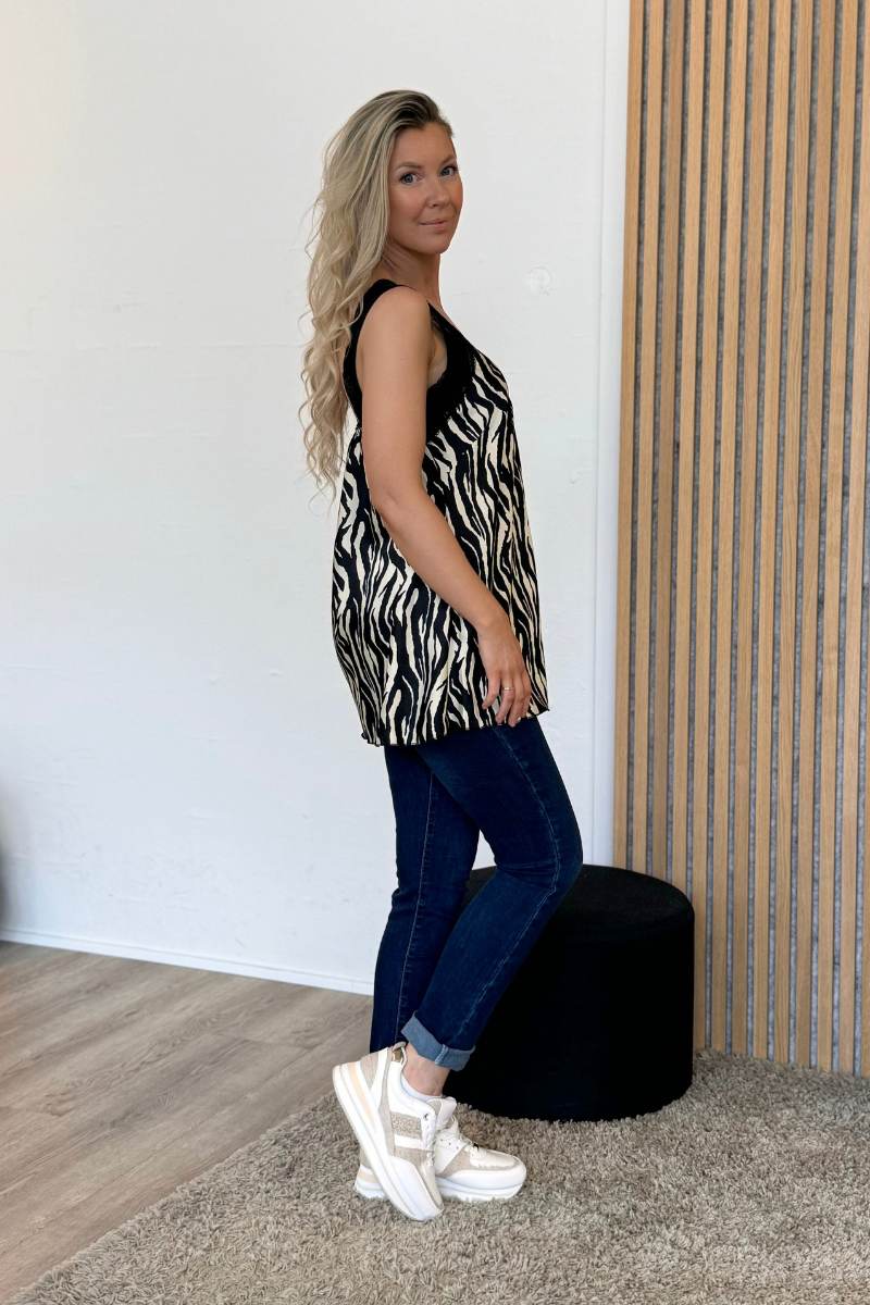 Spitzentop mit Animalprint Zebramuster