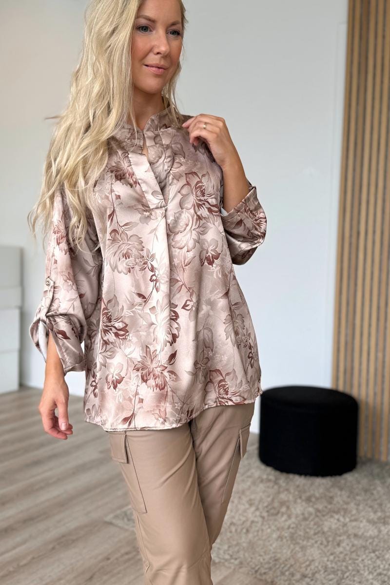 Adeline Satinbluse mit Blumenmuster Beige