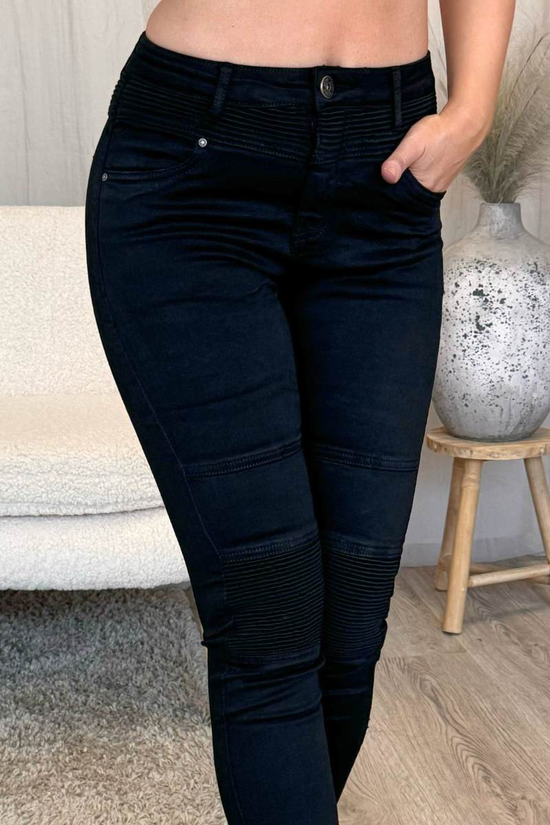 Geriffelte Jeanshose Schwarz