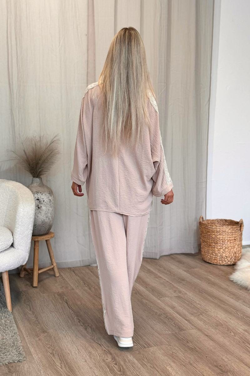 Bluse mit Stickerei Beige