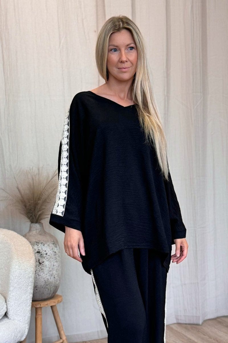 Bluse mit Stickerei Schwarz