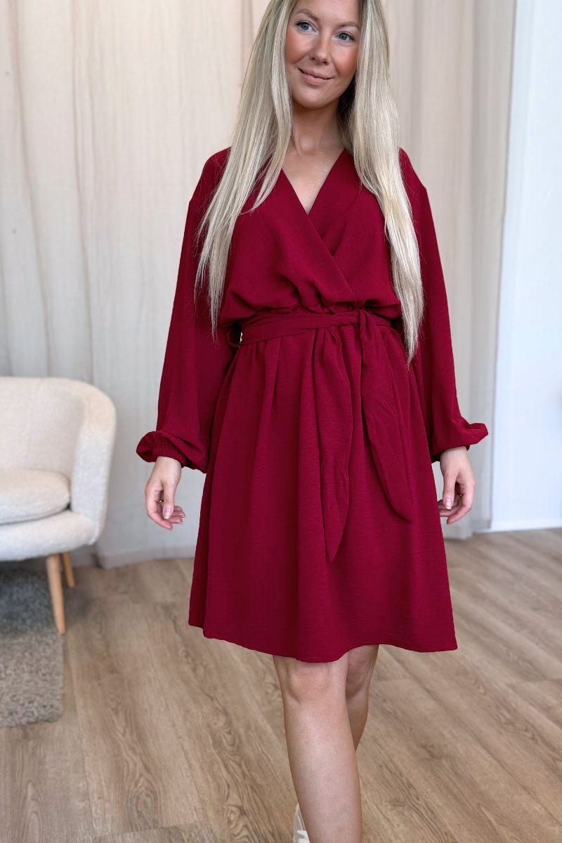 Kleid mit Bindeband Rot