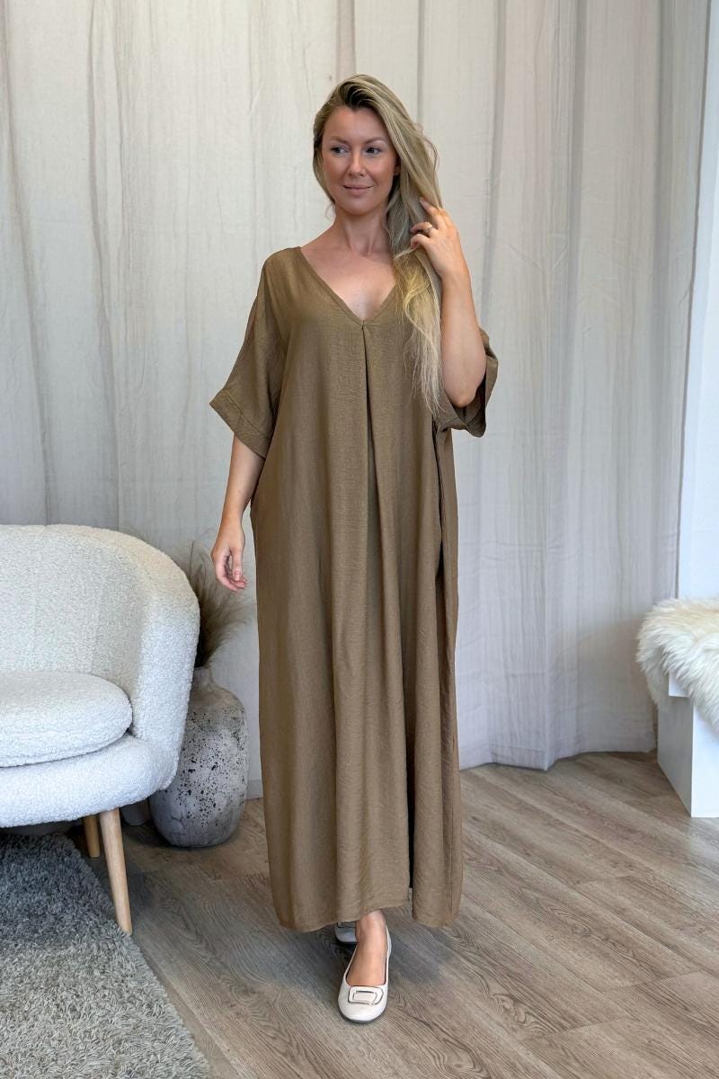 Lässiges Kleid mit Rückendetail Camel