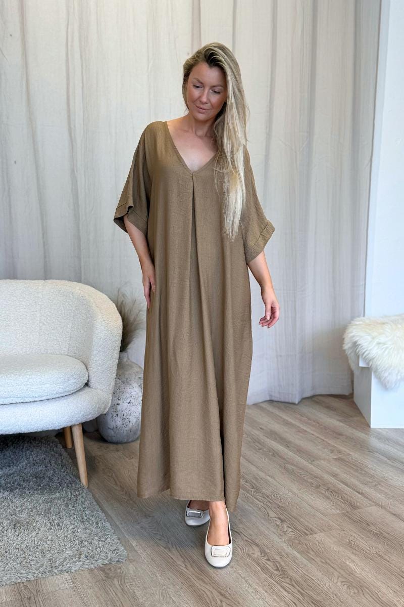 Lässiges Kleid mit Rückendetail Camel