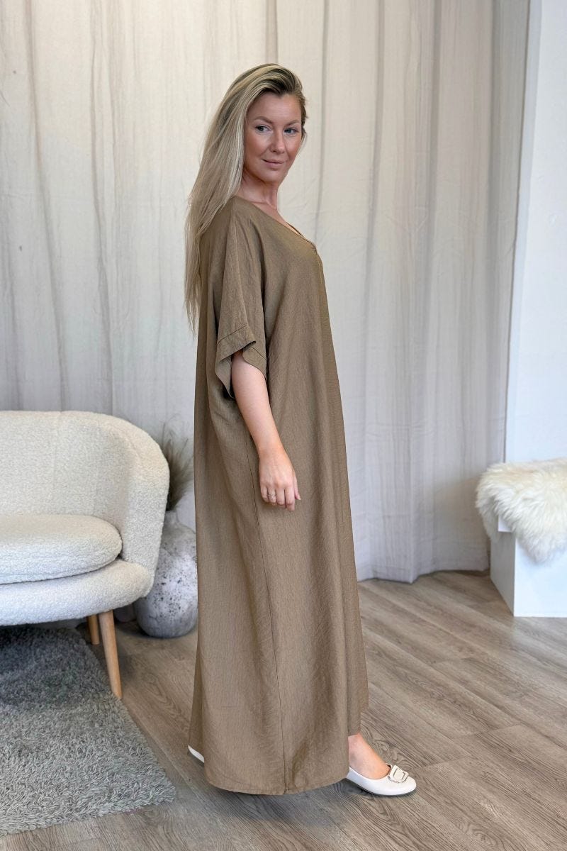 Lässiges Kleid mit Rückendetail Camel