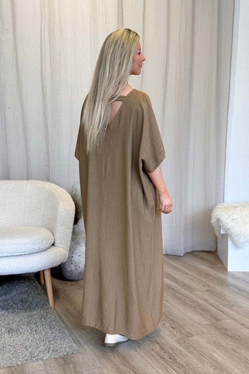 Lässiges Kleid mit Rückendetail Camel