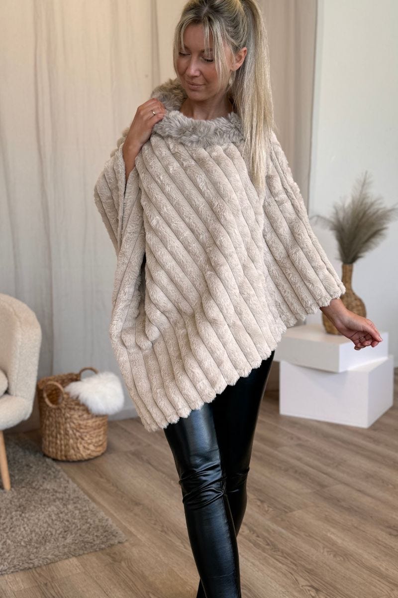 Faux fur poncho Beige