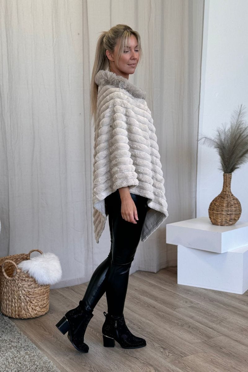 Faux fur poncho Beige