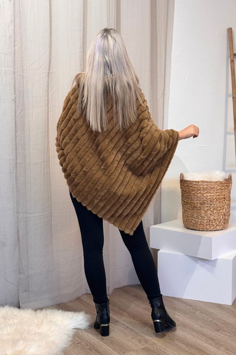 Faux fur poncho Camel