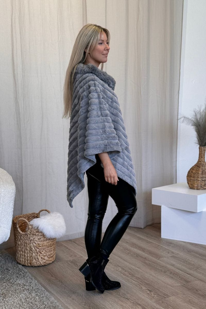 Faux fur poncho Grå