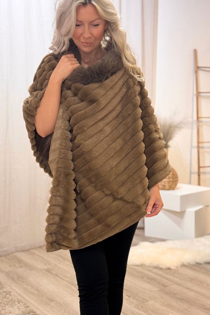 Faux fur poncho Taupe