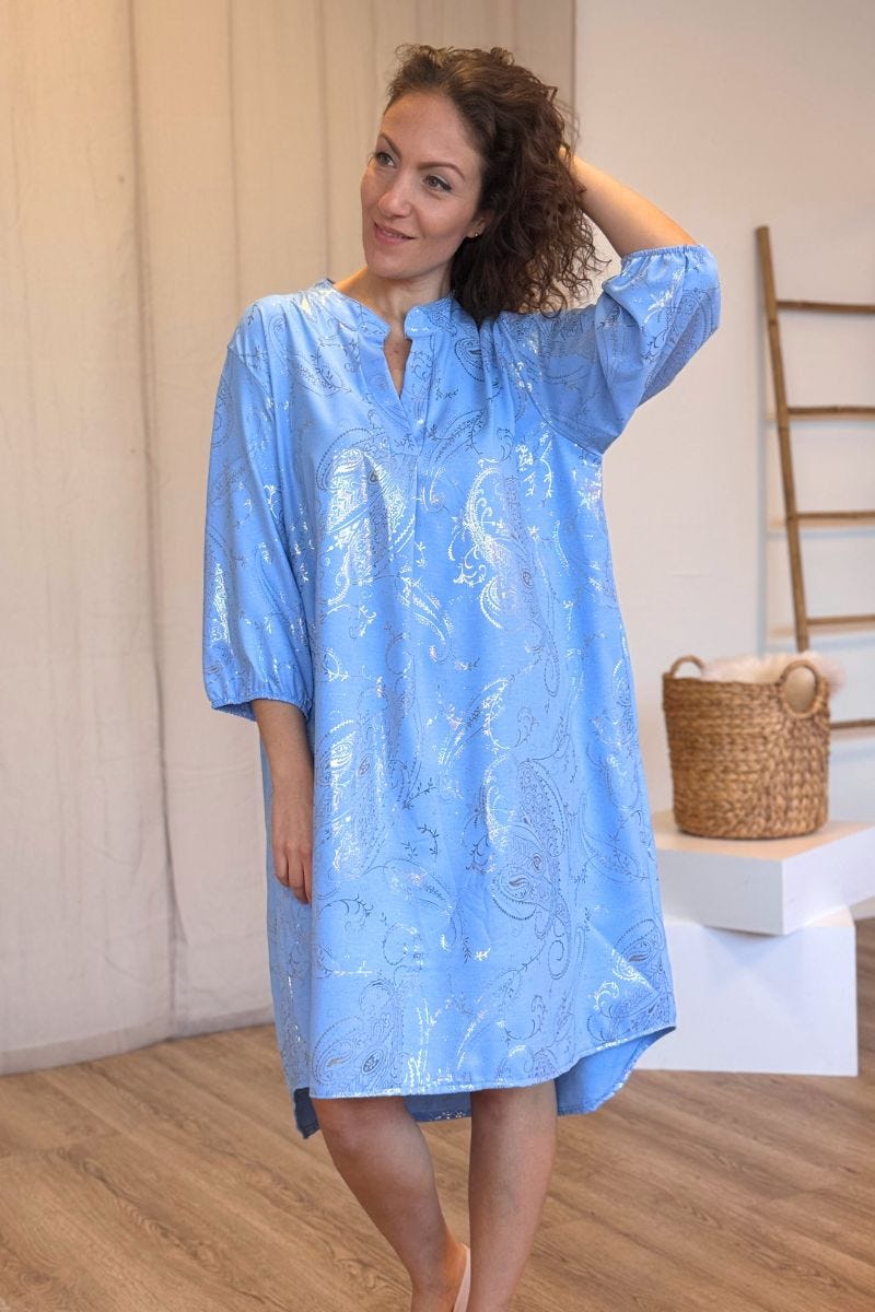 Løs tunika m. guld  paisley print Skyblue