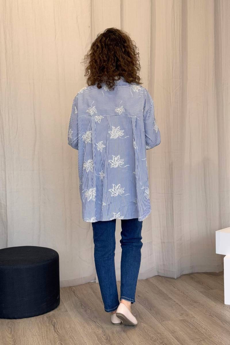 Stribet skjorte m. broderie anglaise Skyblue