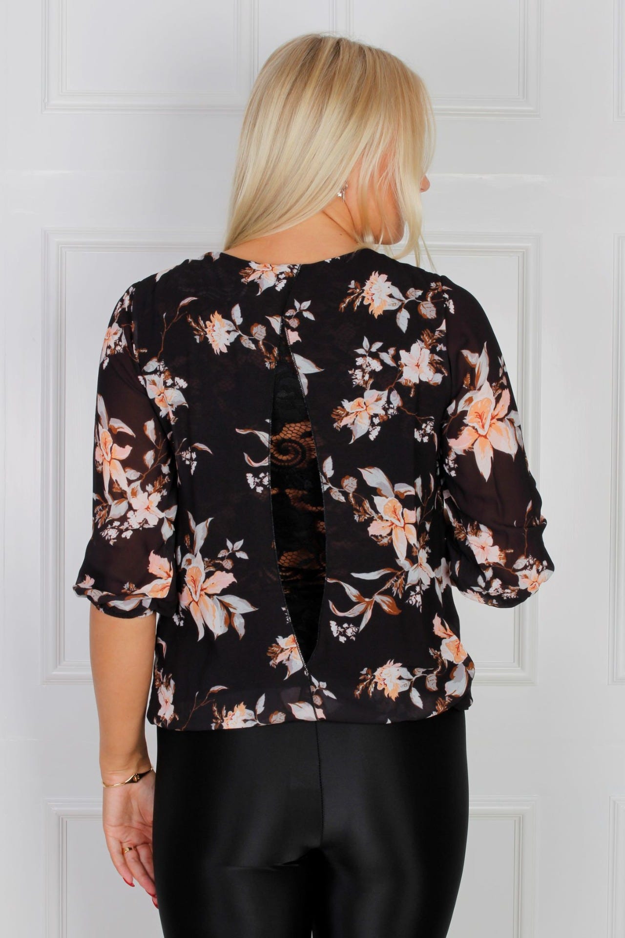 Adele Spitzenbluse mit Blumenprint, schwarz