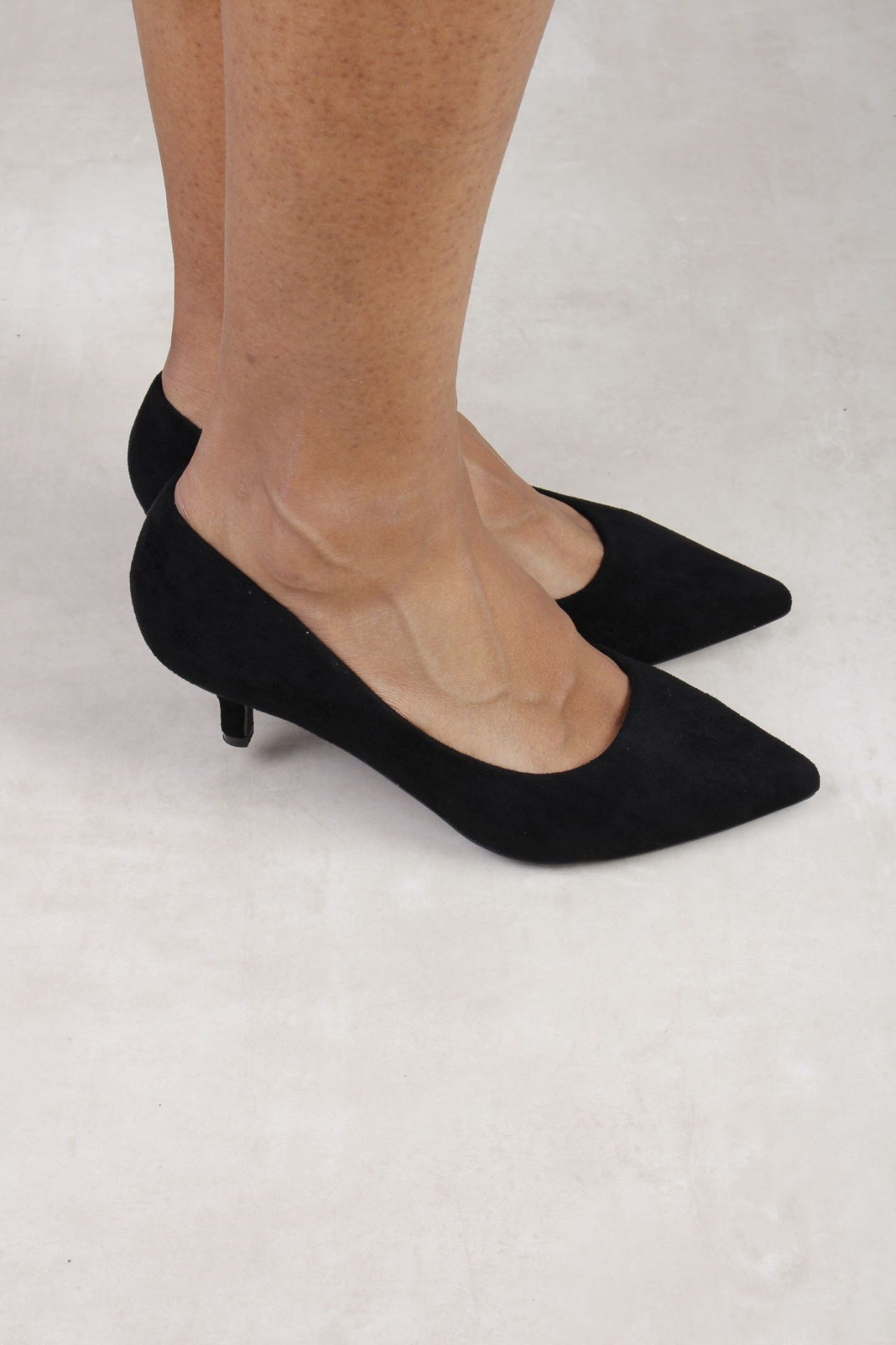 Stilettos mit spitzer Spitze, schwarz