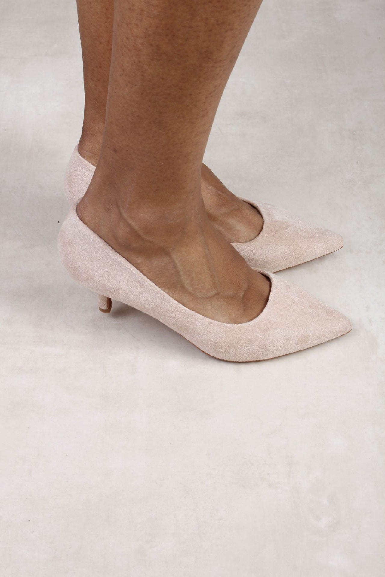 Stilettos mit spitzer Spitze, beige