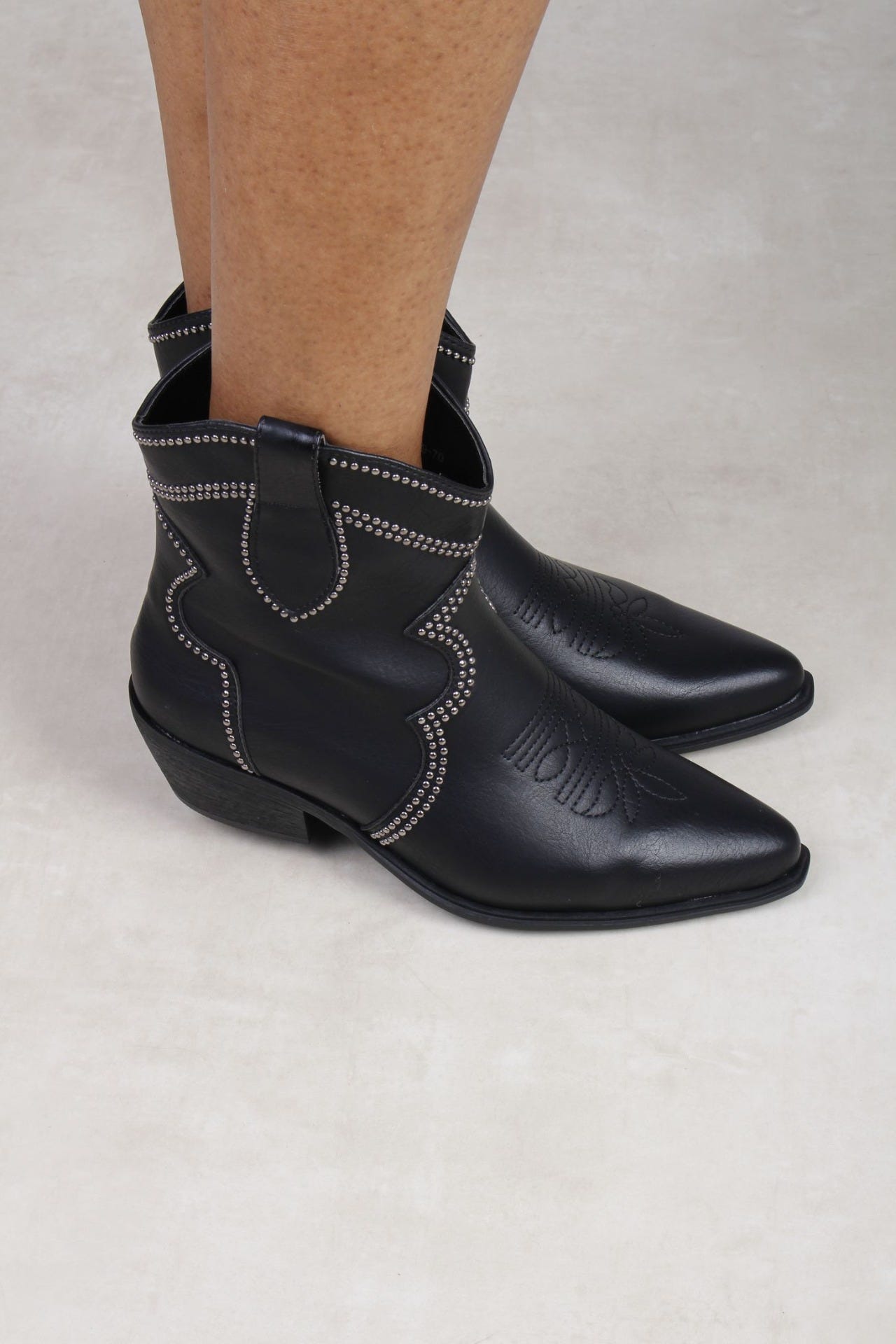 Cowboy Stiefel mit Nieten, schwarz