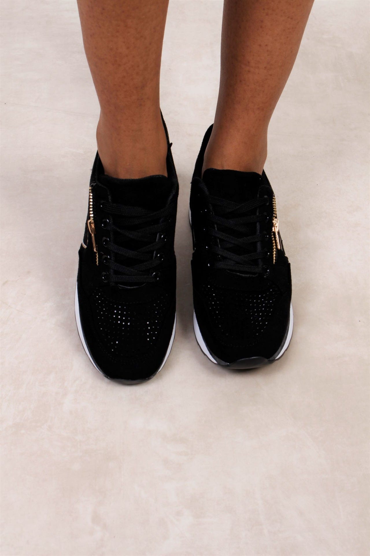 Sneakers mit Golddetails, schwarz