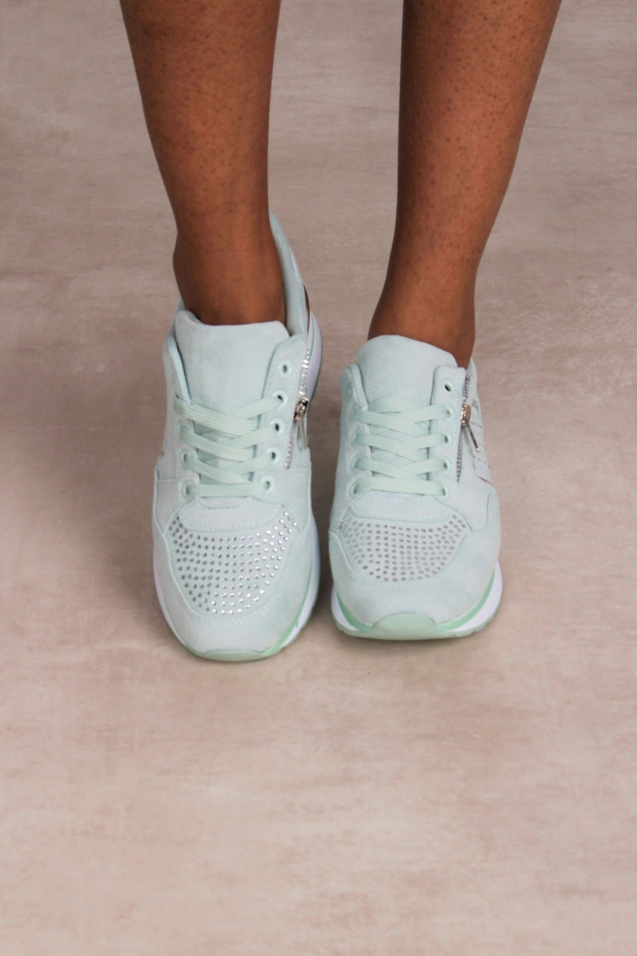 Sneakers mit Silberdetails, mint 