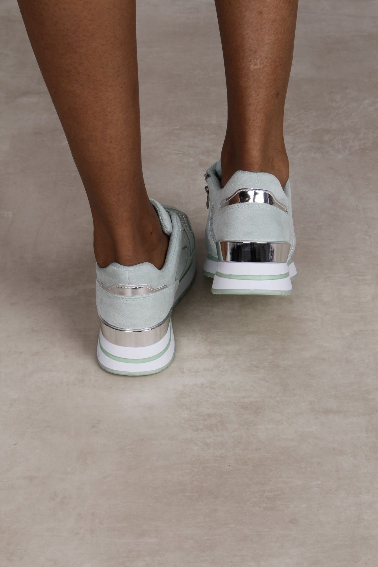 Sneakers mit Silberdetails, mint 