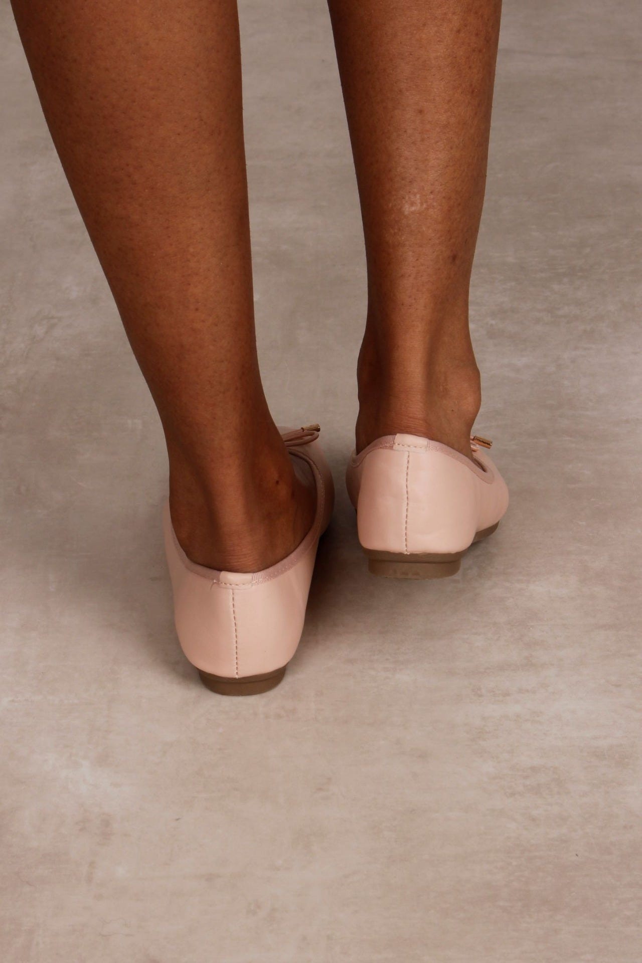 Ballerinas mit Schleife, beige