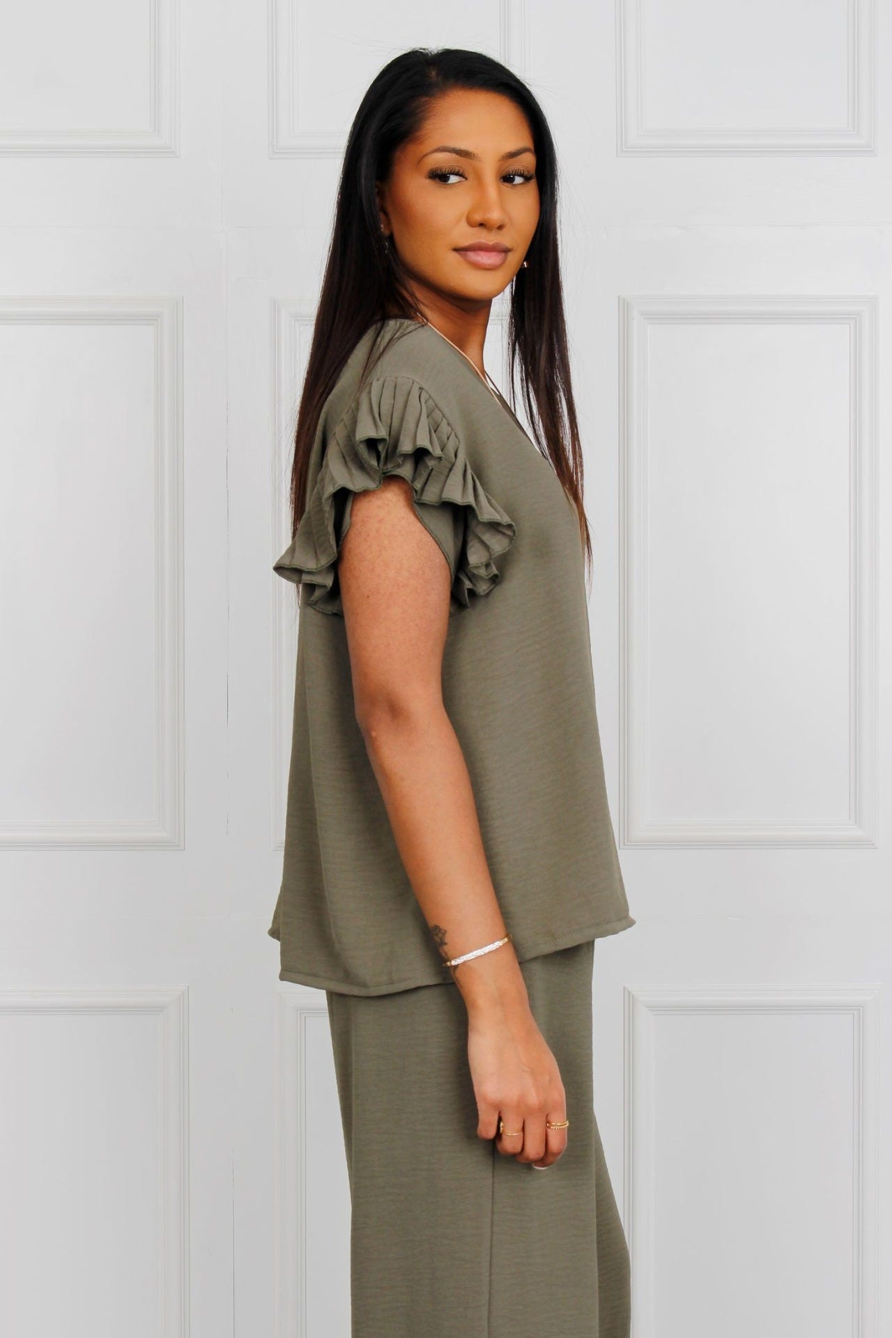 Top mit Halskette, khaki