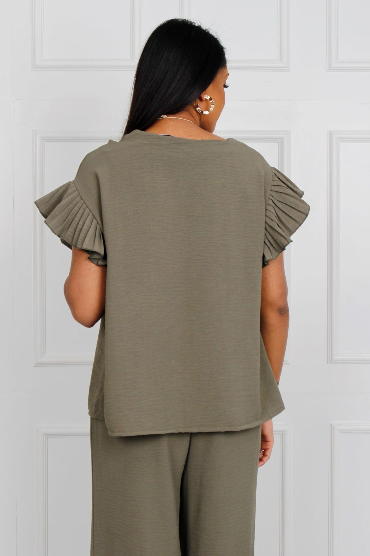 Top mit Halskette, khaki