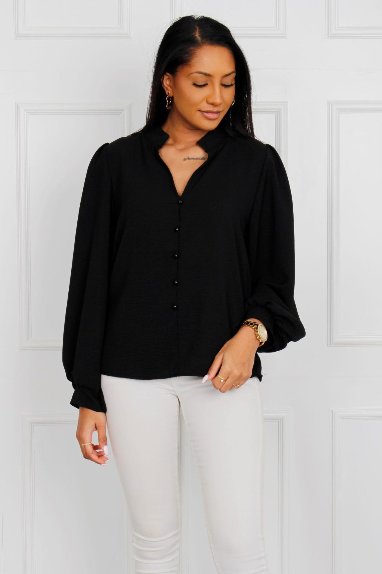 Bluse mit V-Ausschnitt, schwarz