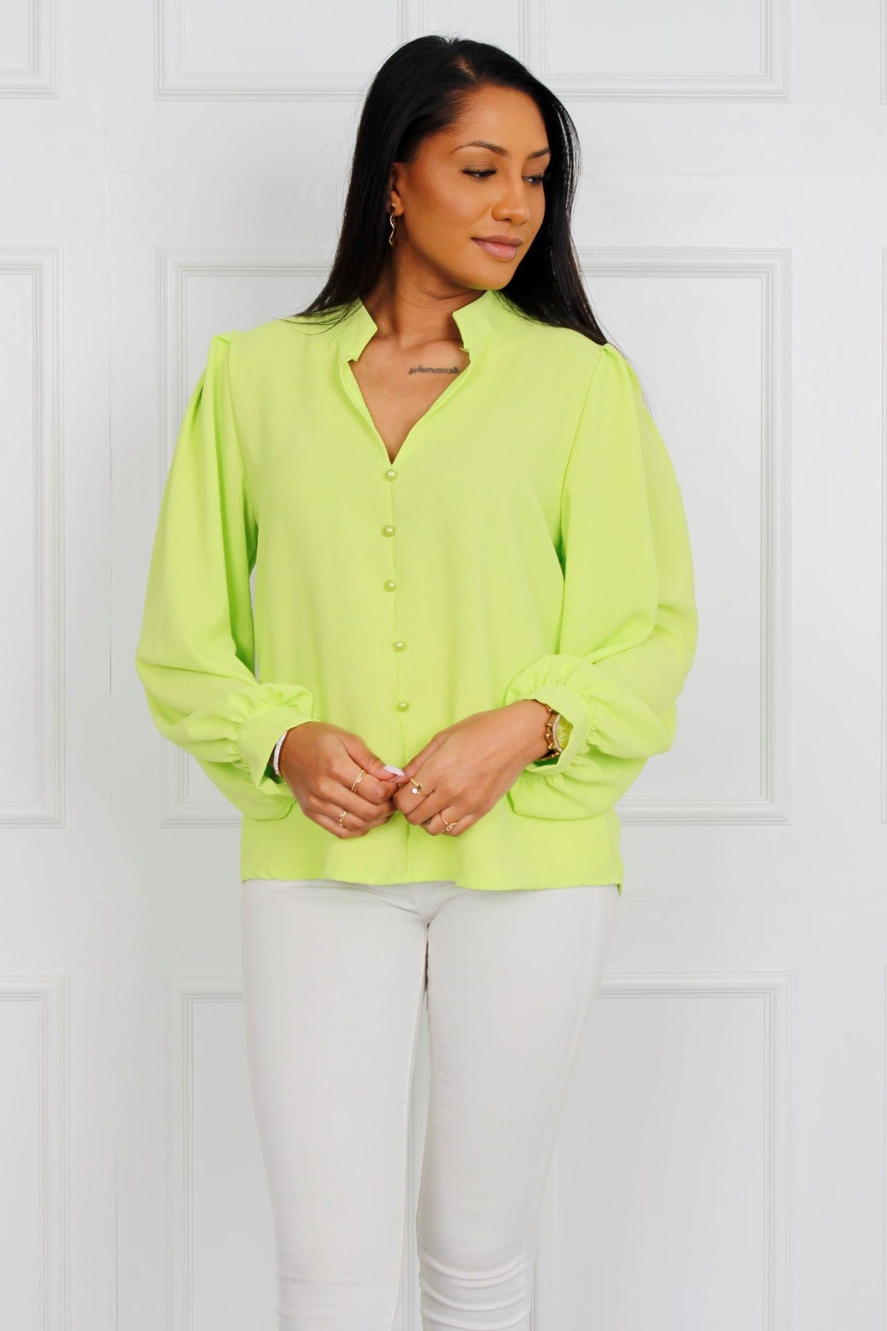 Bluse med v-hals, lime