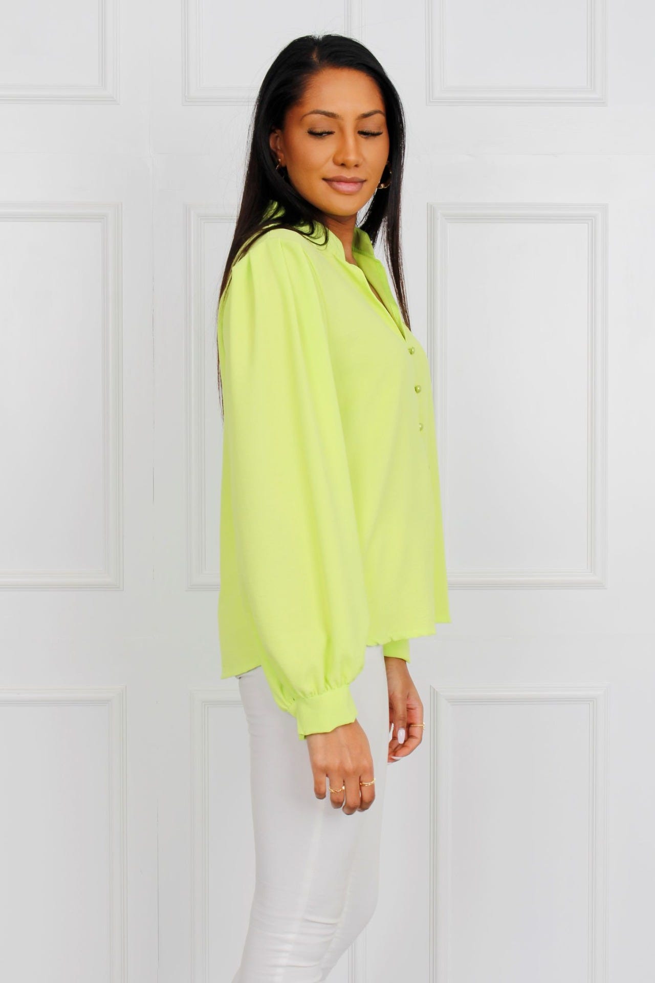 Bluse med v-hals, lime