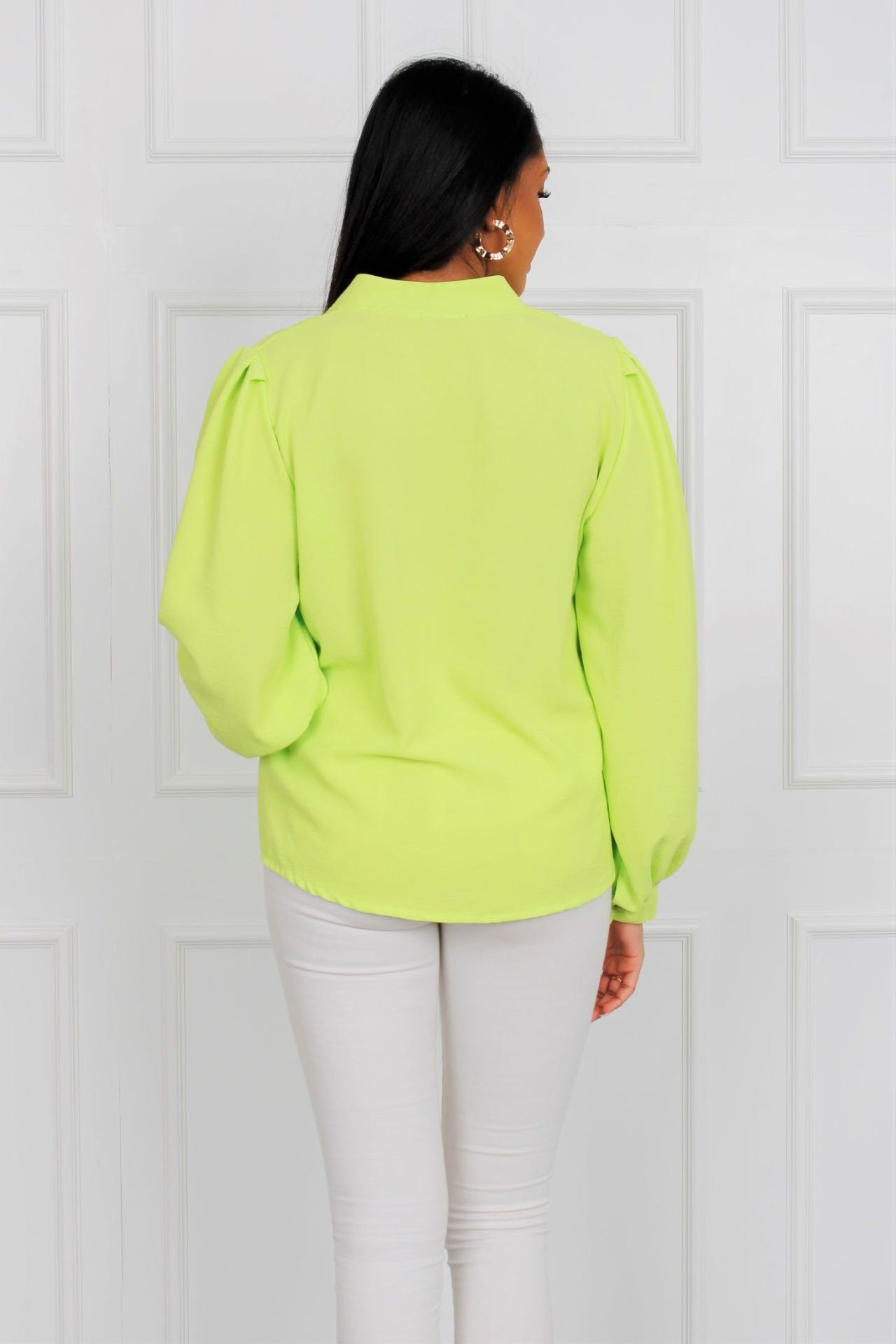 Bluse med v-hals, lime